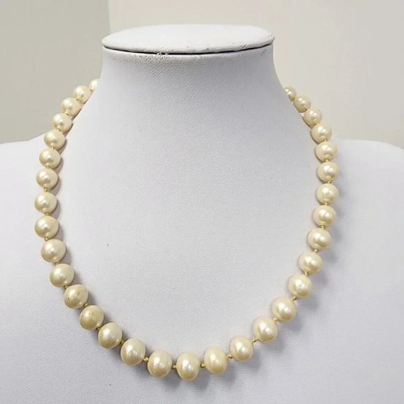 Vintage Single Strand Beaded Faux Pearl Necklace Golden Tone Flower Closure 16in - Picture 1 of 3